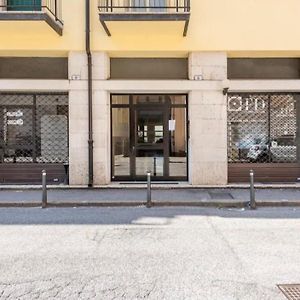 ES - Essential Solution&Emotion Stories (locazione turistica)